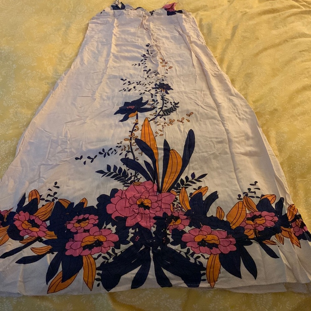 Open back maxi dress bought in new like new a free item w/ purchase